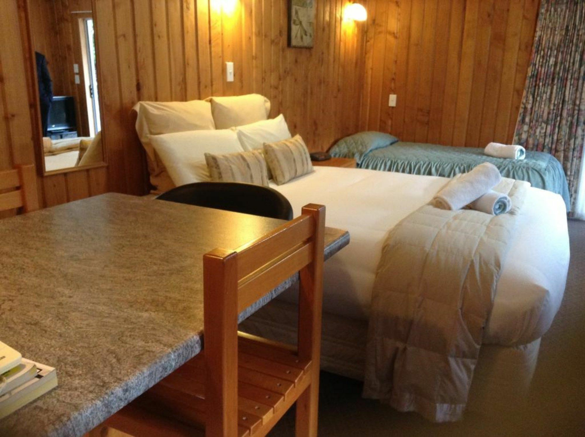 Archway Motels & Chalets Ванака Екстер'єр фото